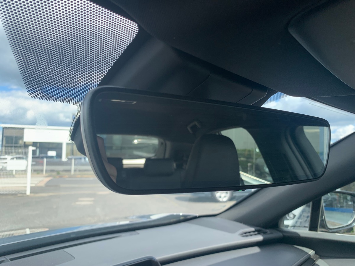 Lexus UX 250 | 184 ch | Pack Confort | Apple car Play | Caméra recul | Régulateur vitesse adaptatif