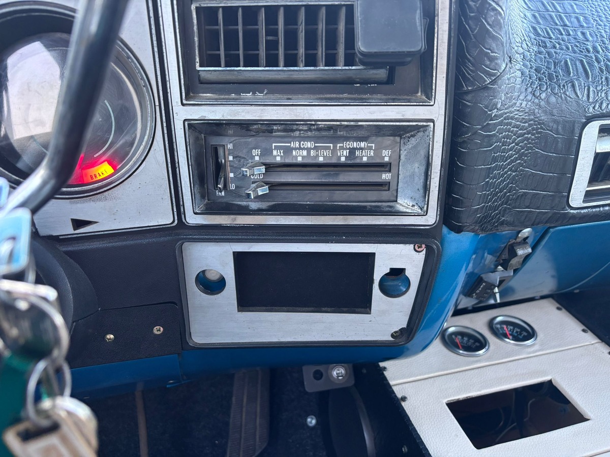 Chevrolet Suburban 7.4 V8 454 (C/R) - Français - CG Collection