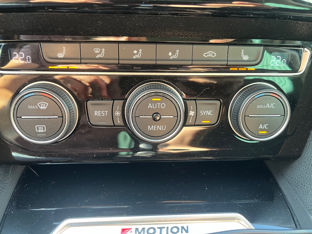 Volkswagen Passat Break SW 2.0 TDI 4Motion DSG6 190cv Finition Carat, attelage, Suivi Complet.