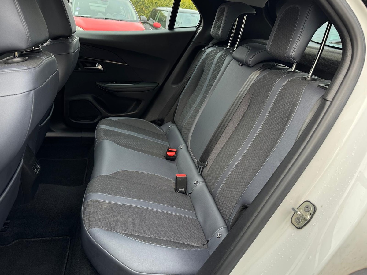 Peugeot 2008 BlueHDi 130 S&S EAT8 Allure