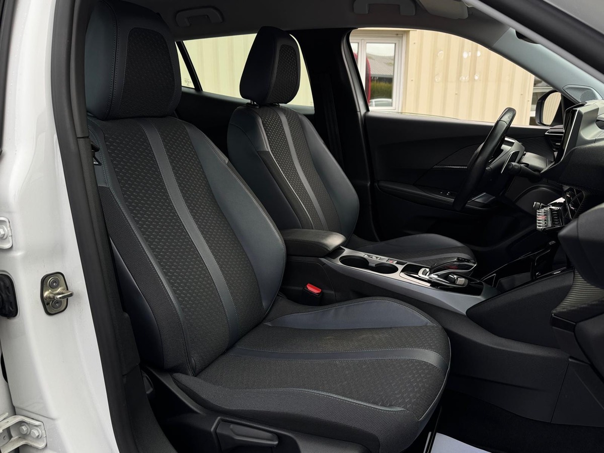 Peugeot 2008 BlueHDi 130 S&S EAT8 Allure