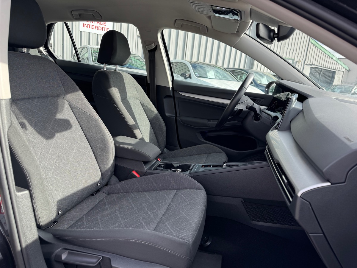 Volkswagen Golf 1.0 eTSI 110 DSG7 Life Business