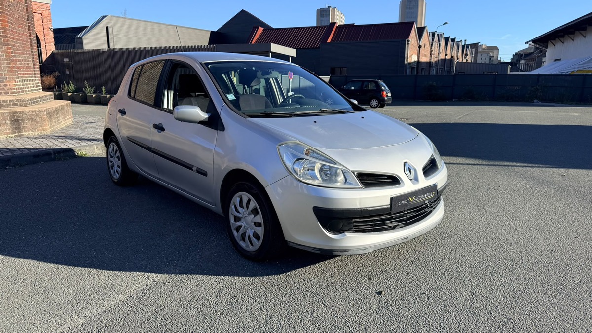 RENAULT Clio III 1.6 110cv Dynamique confort - Boite automatique - Garantie