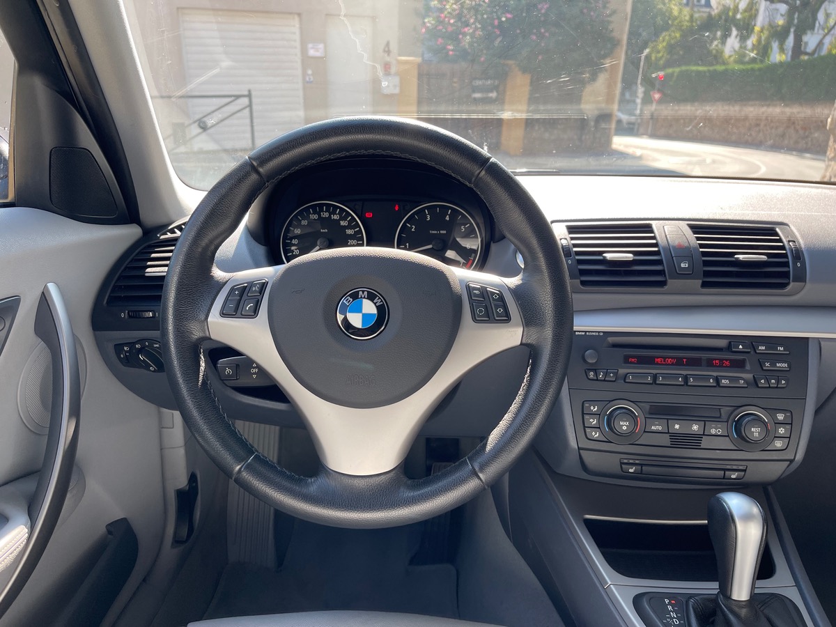 Bmw Série 1 120 i 2.0 i 150 CV / KM réel / Luxury / Interieur Cuir / Jantes M / 5 Portes /Boite Auto