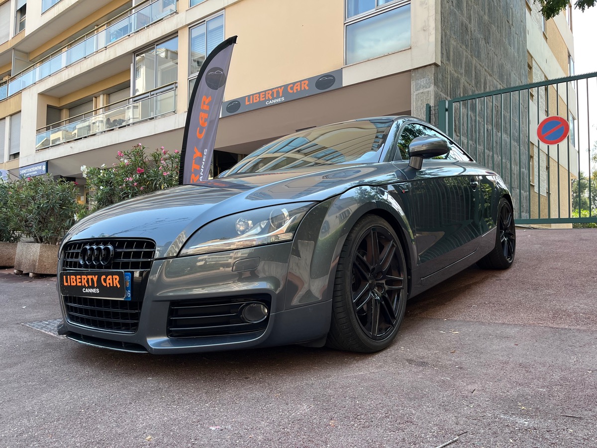 Audi TT 2.0 TFSI 200 cv / S line/  GPS / Jantes noires / Feux teintés  / intérieur cuir