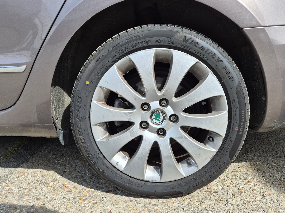 Skoda Superb Combi II 2.0 TDI 170 CR FAP PRAHA DSG
