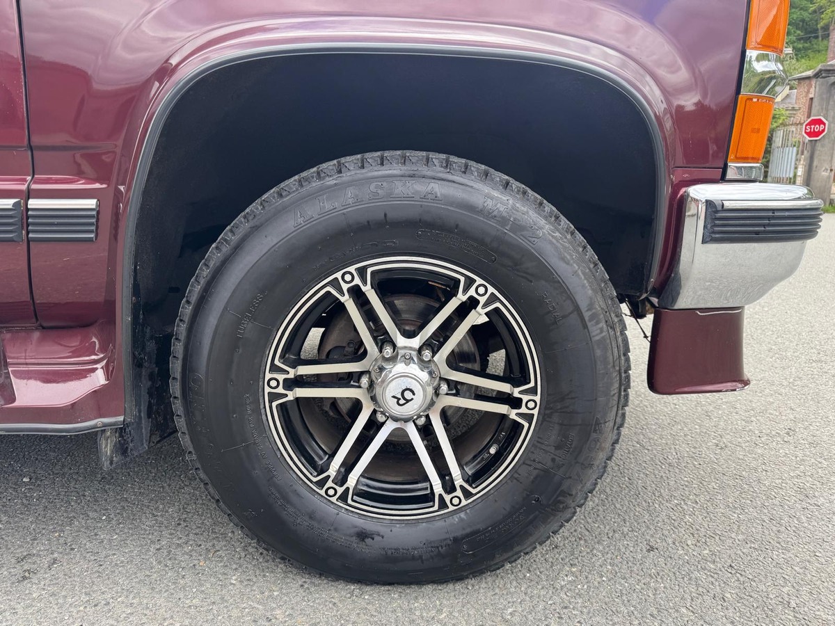 Chevrolet Suburban STARCRAFT 1500 5.7 V8 250cv 7 places