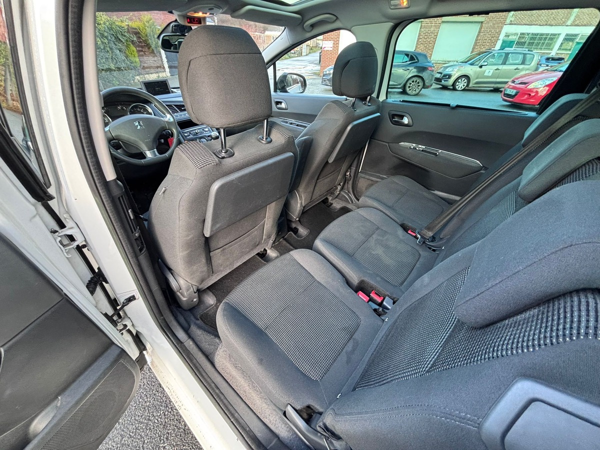 Peugeot 5008 1.6 HDi Allure 7 Places - Attelage - Révisé - Garantie