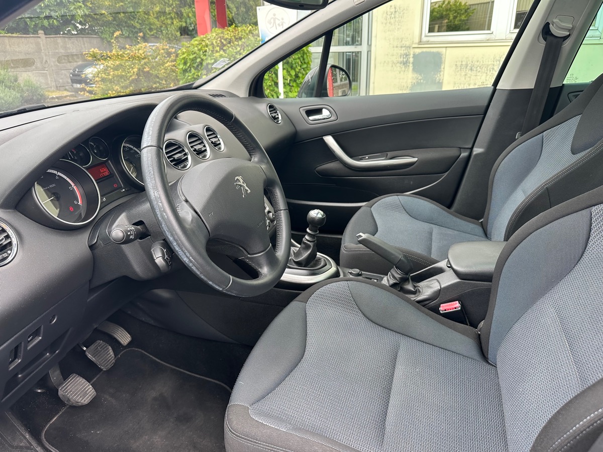 Peugeot 308 SW 1.6 e-HDI 112 CV 7 place spéciale family 4XCBLeu