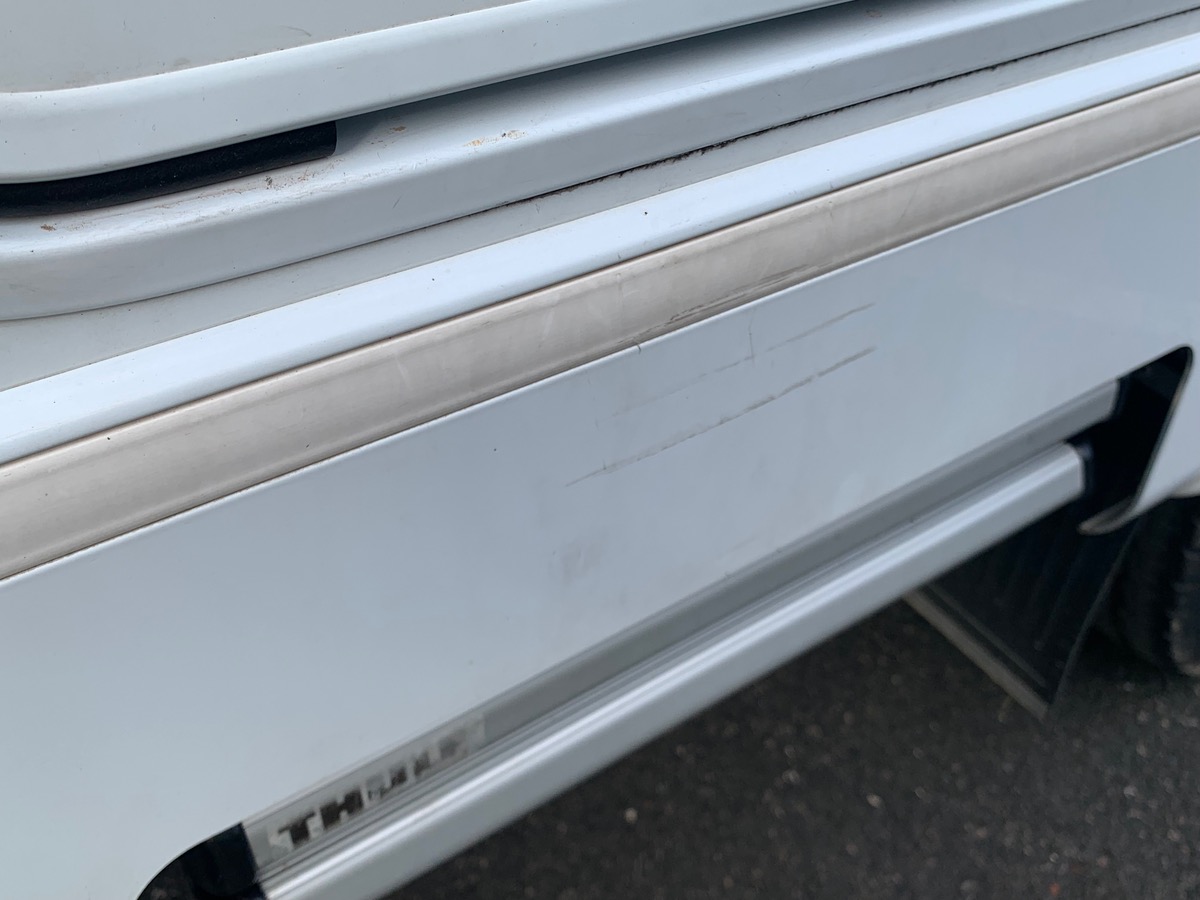 Capron A 140 ch | CAMERA DE RECUL |  LITS SUPPERPOSES | STORE EXTERIEUR | Climatisation manuelle