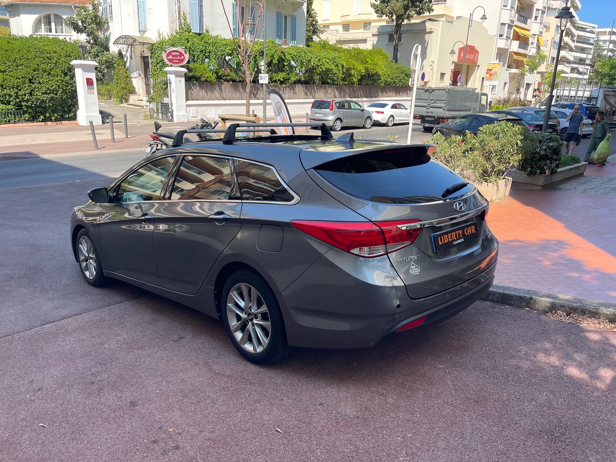 Hyundai i40 SW 1.7 CRDI 136 CV / Toit ouvrant / Barre de Toit / Moteur à Chaine