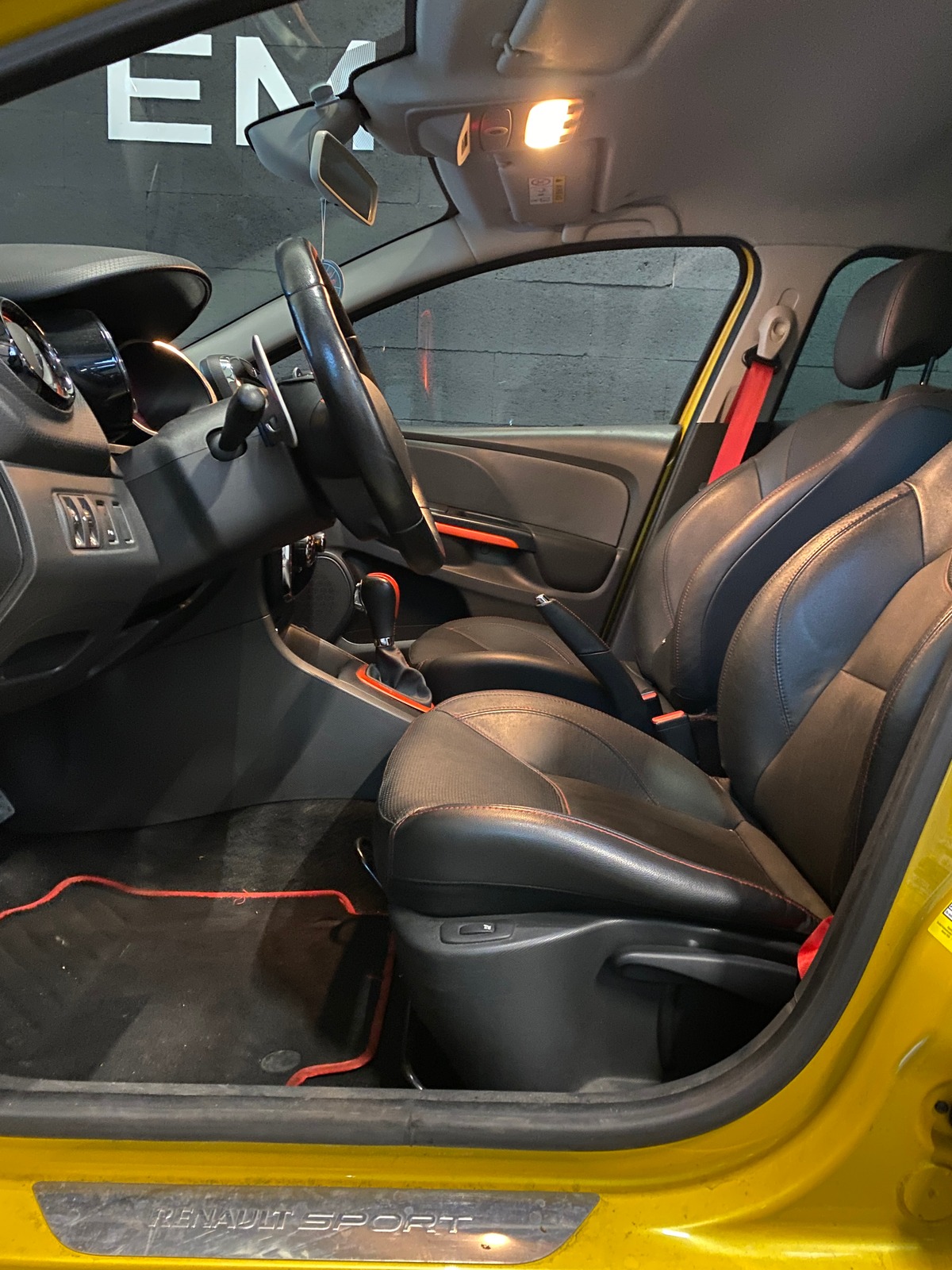 RENAULT Clio IV 1.6 TURBO 200 ENERGY RS EDC E6 JAUNE SIRIUS