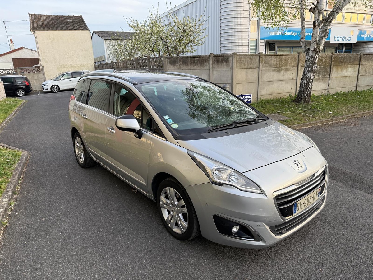 Peugeot 5008 1.6 HDI 115 CV allure 1er main 4X sant frait CB