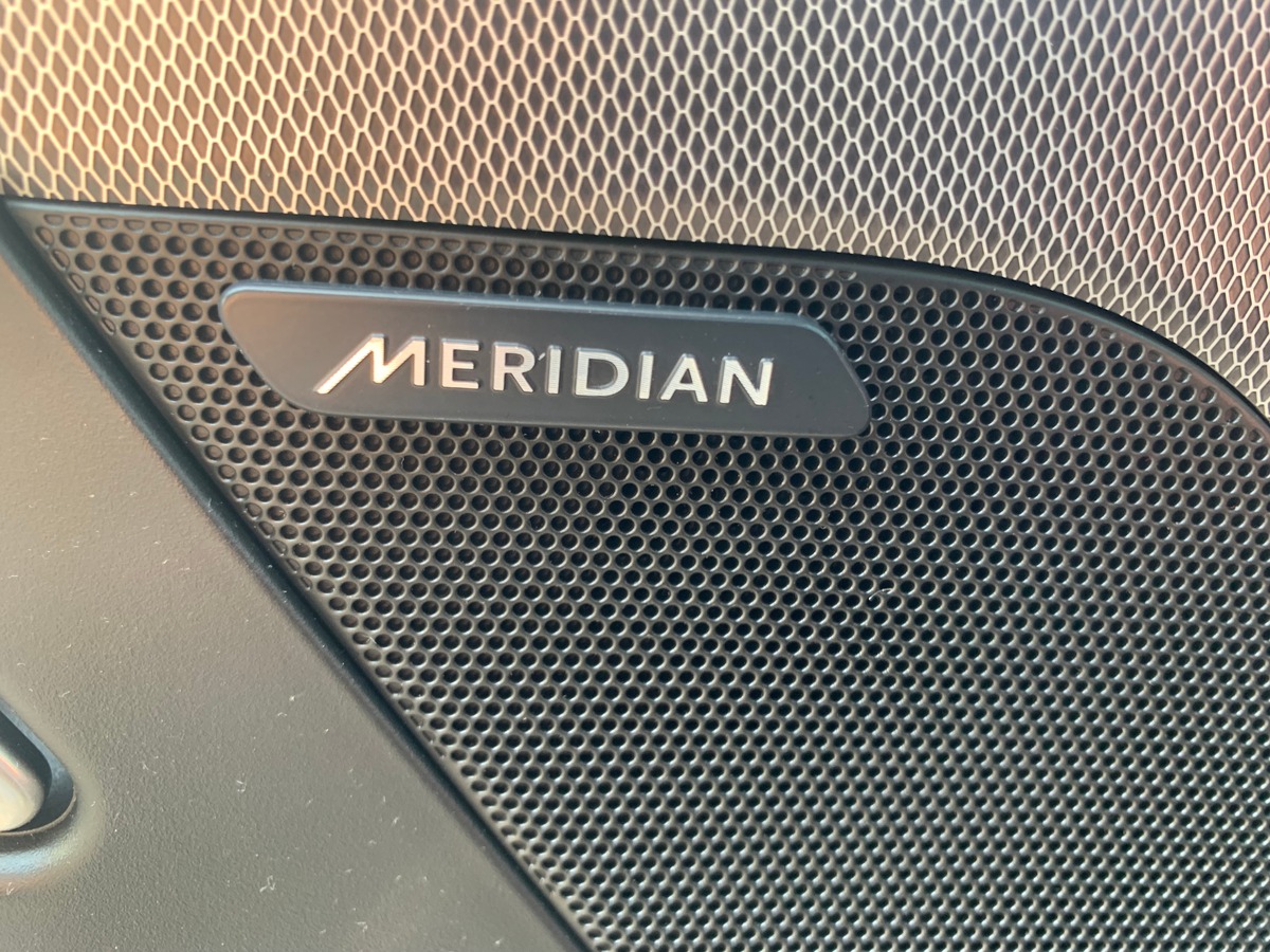 Jaguar XE 240 chevaux | R Sport | GPS | Régulateur de vitesse | Toit ouvrant | Audio MERIDIAN | Cuir