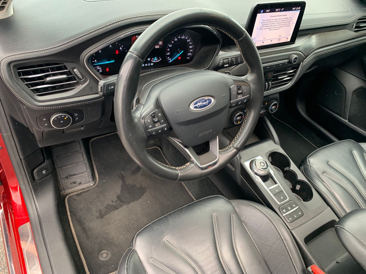 Ford FOCUS SW 120 ch | Vignale | Toit ouvrant panoramique | Apple car play Android auto | Attelage
