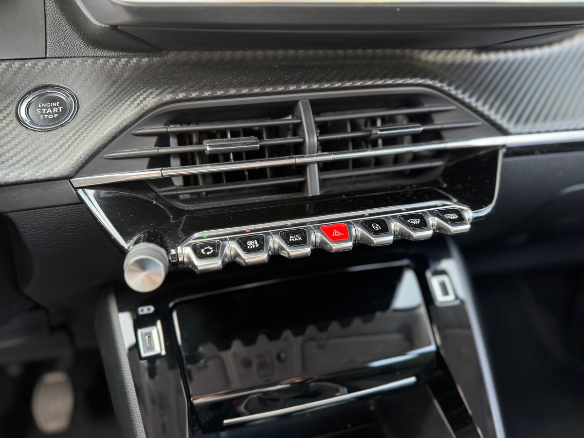 Peugeot 208 II Allure 1.2 100 cv / i-cockpit