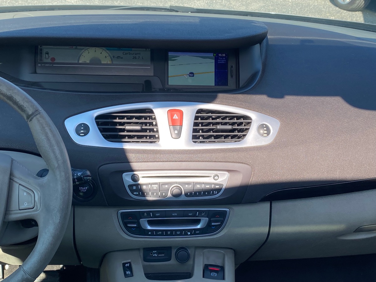RENAULT Scenic III 3 1.9 dci 130cv 1ere main petit prix aucun frais à prévoir 