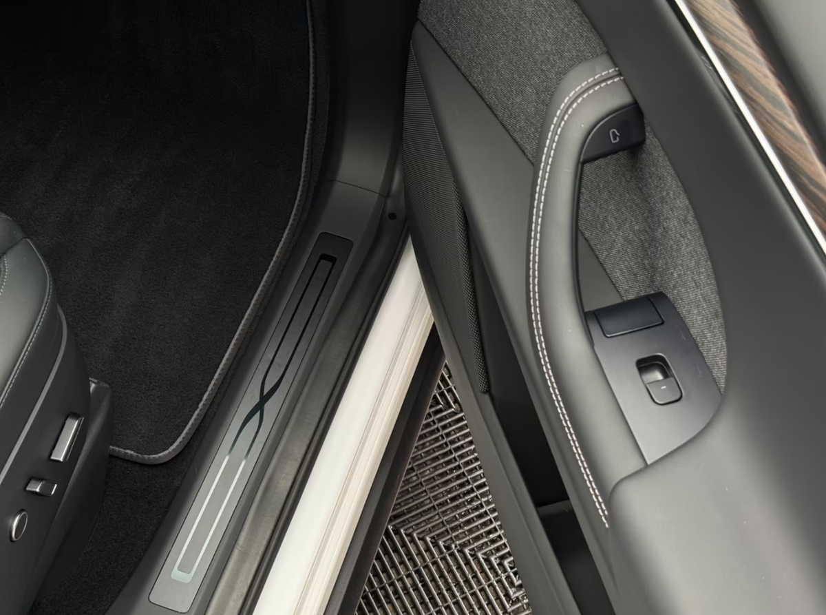 Tesla Model X Dual Motor Palladium/7 places/Pilote Automatique Amélioré/Attelage/TVA