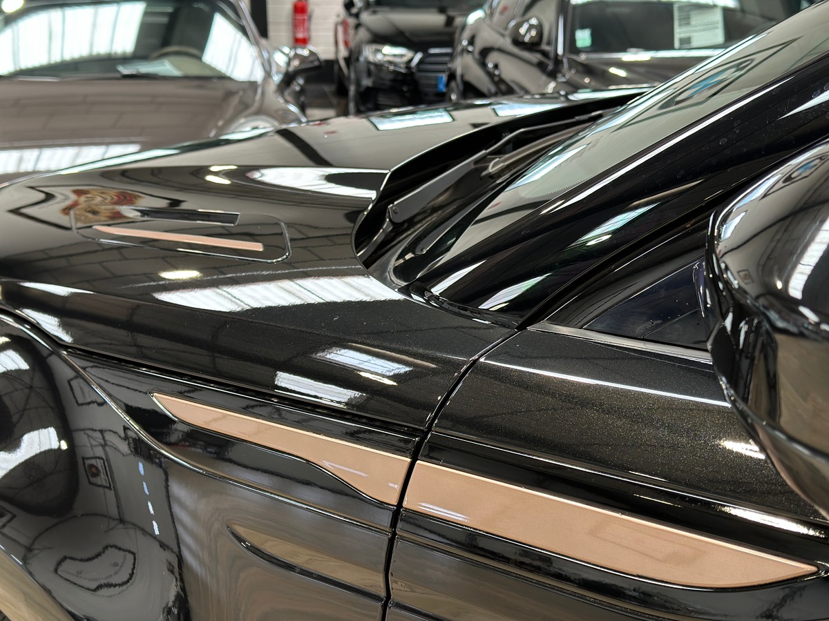 Land-Rover Range Rover Evoque D 180 HSE R-DYNAMIC - OPTIONS  +++ (D180)