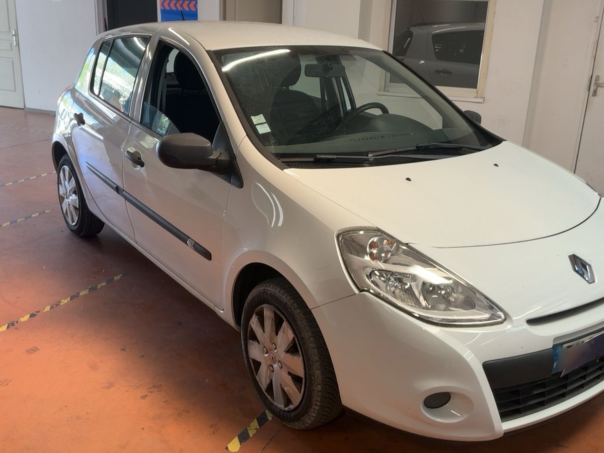 RENAULT Clio III 1.2i 16v 75 Authentique