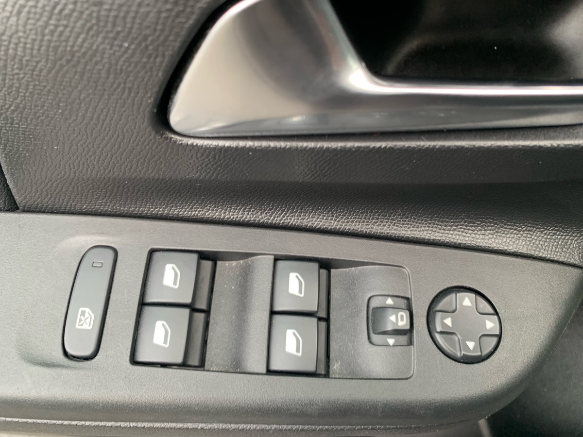 Opel Corsa 100 ch | Elegance business | Caméra recul | Contrôle des angles morts | GPS | Phares LED