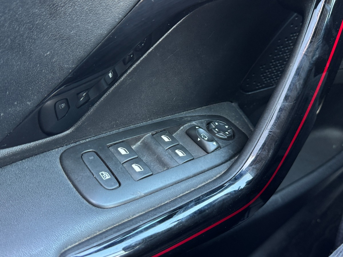 Peugeot 208 110CH S&S EAT6 GT LINE - Première main - Entretiens Peugeot  - Carplay