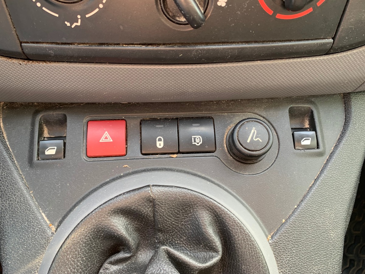 Peugeot Partner 100 ch | 5 Places | GPS | Climatisation | Attelage | Roue secours | Apple car play