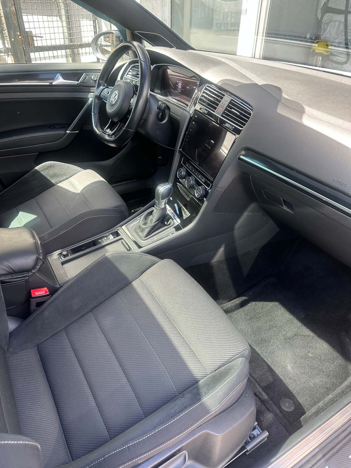 Volkswagen Golf 2.0 TSi 300 CH AKRAPOVIC