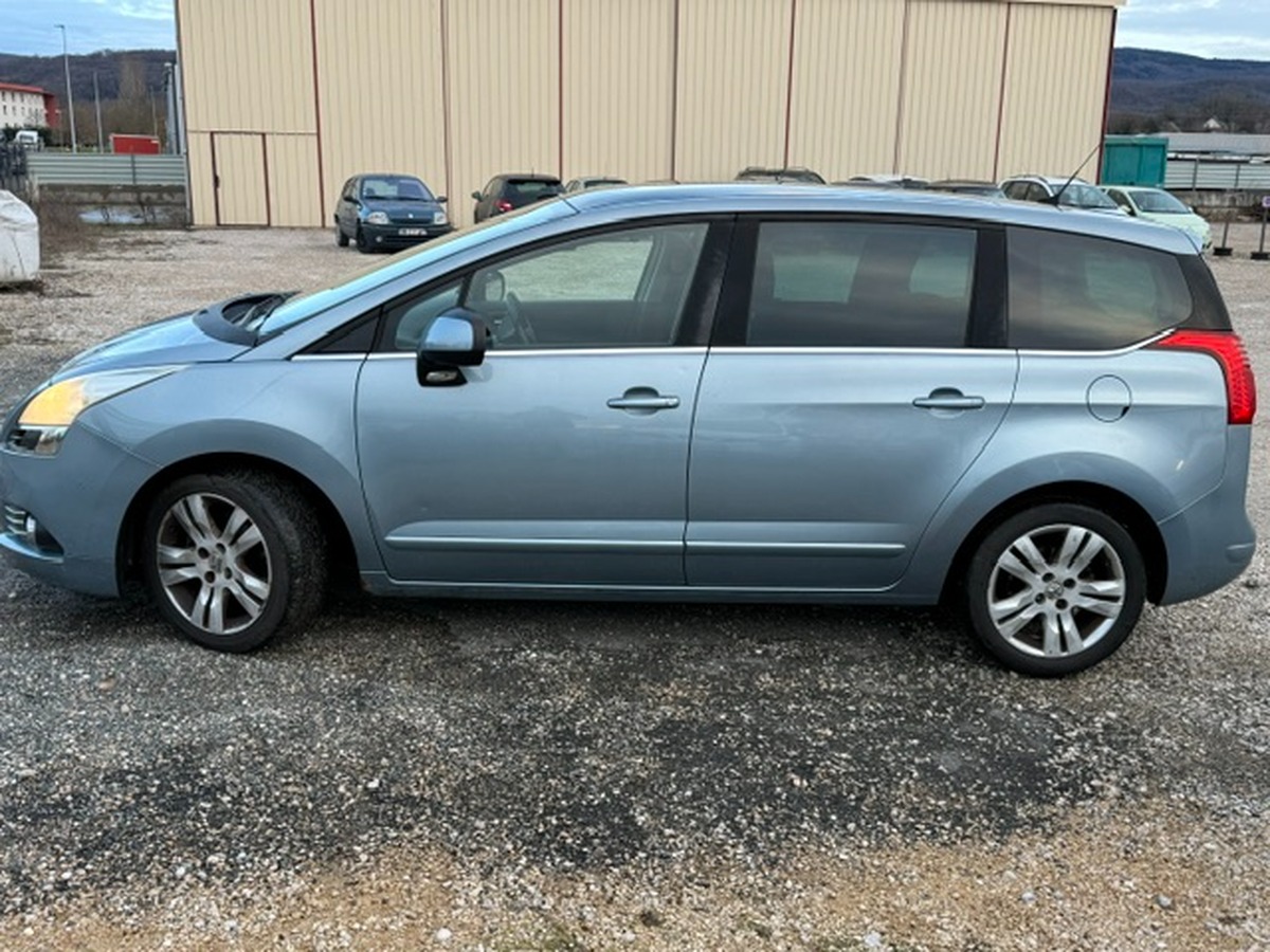 Peugeot 5008 2.0 HDi 16V FAP 150 CH 7 places TOUTES OPTION DISTRIB NEUVE