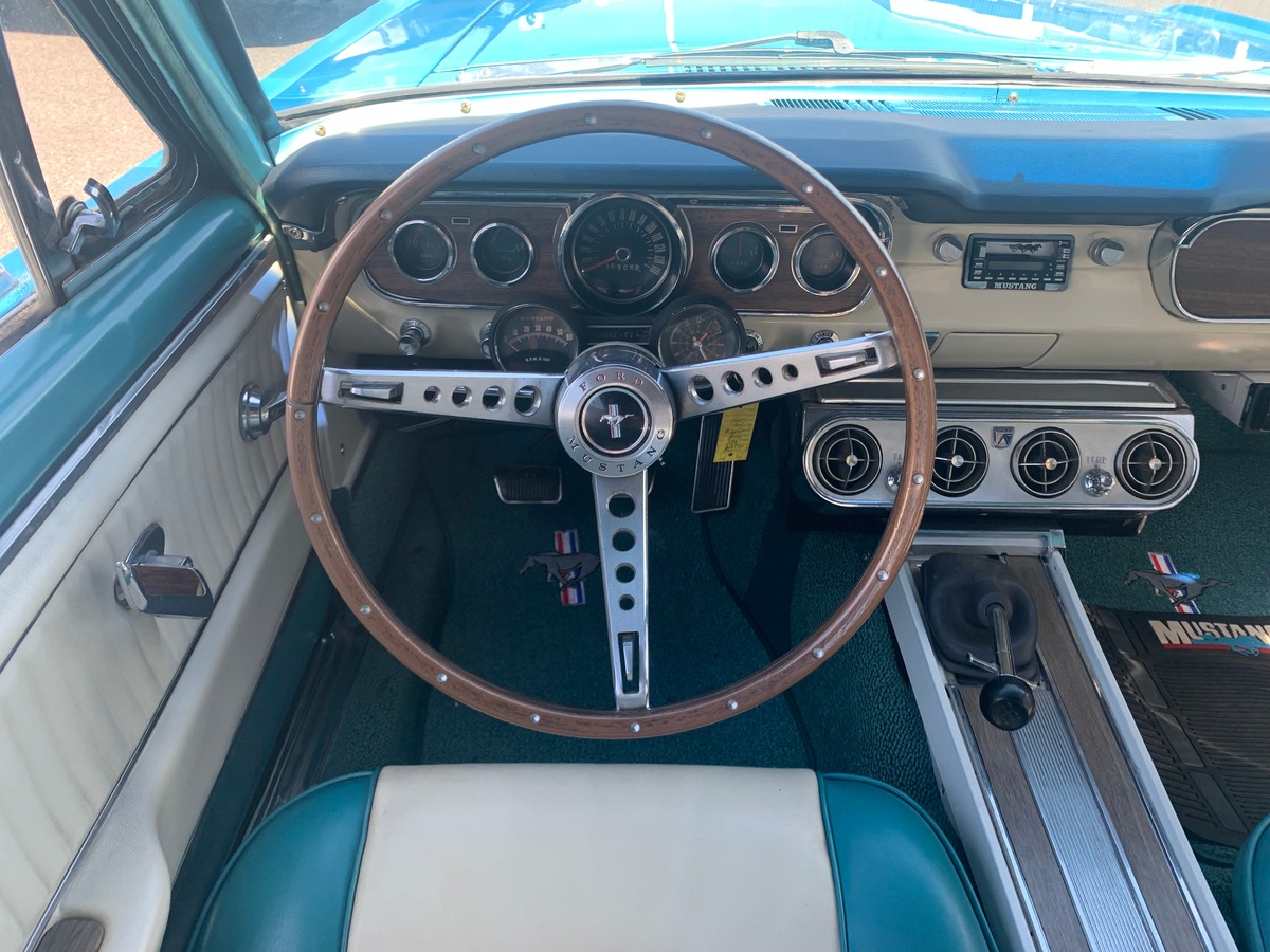 Ford Mustang V8 | Convertible | Cabriolet | Boîte de vitesse manuelle