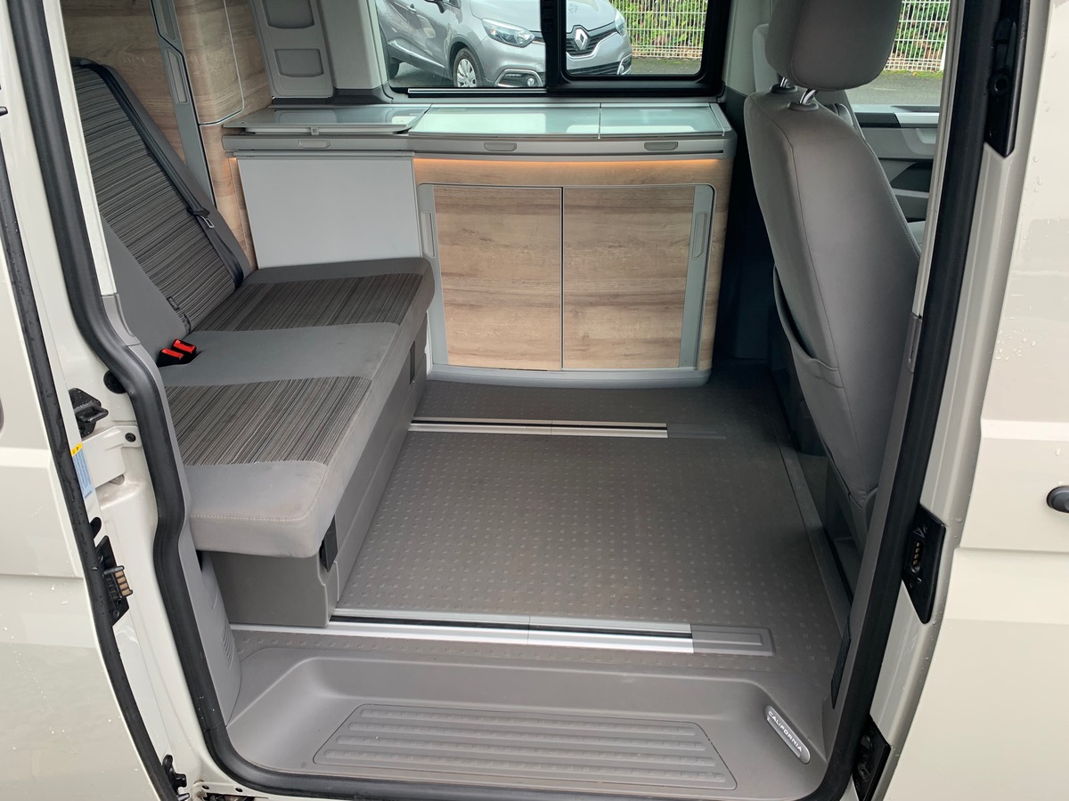 Volkswagen California 150 | COAST | Premiére Main | Attelage | Rallonge lit | Pneus Toutes Saisons