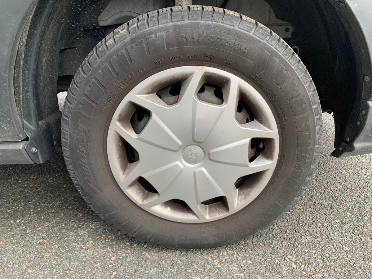 Ford TRANSIT 130 ch | Attelage | Régulateur de vitesse | Bluetooth | Plancher bois et latérale