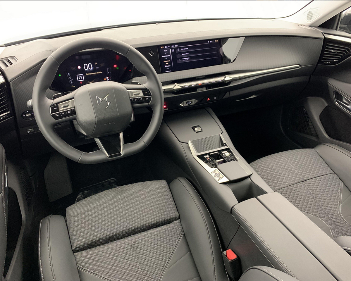 DS DS 4 Hybride 136 e-DCT6 Pallas  Prix catalogue 43 500,00 € TTC