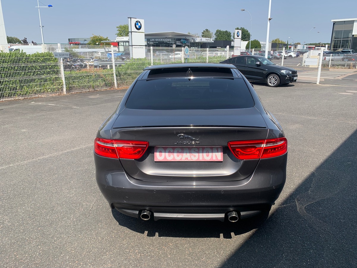 Jaguar XE 240 chevaux | R Sport | GPS | Régulateur de vitesse | Toit ouvrant | Audio MERIDIAN | Cuir