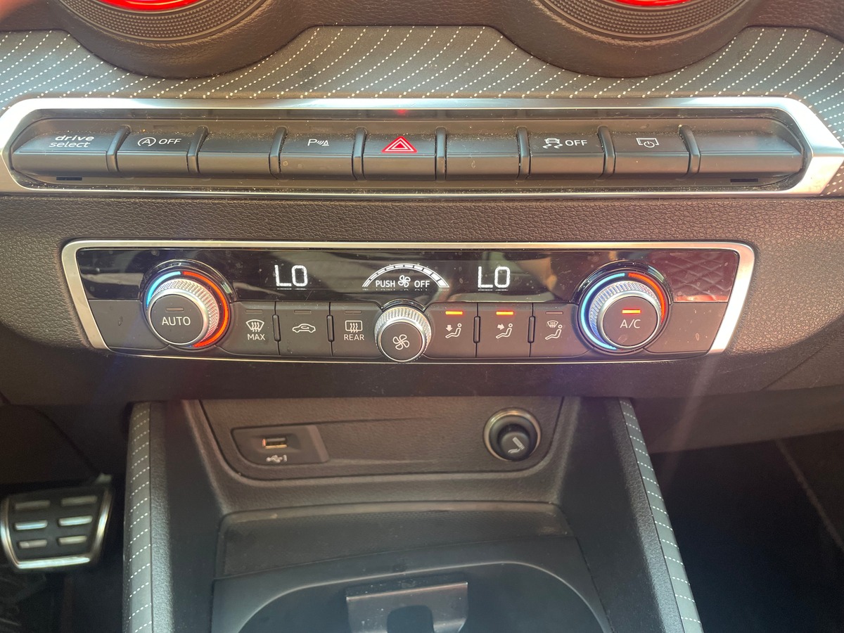 Audi SQ2 2.0 TFSi 300 cv BLACK EDITION QUATTRO S-TRONIC Toit Ouvrant full options