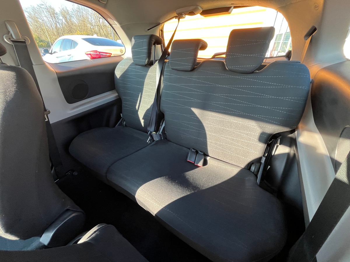 Toyota Yaris 2 1.3 VVTi 87 ch LUNA PACK