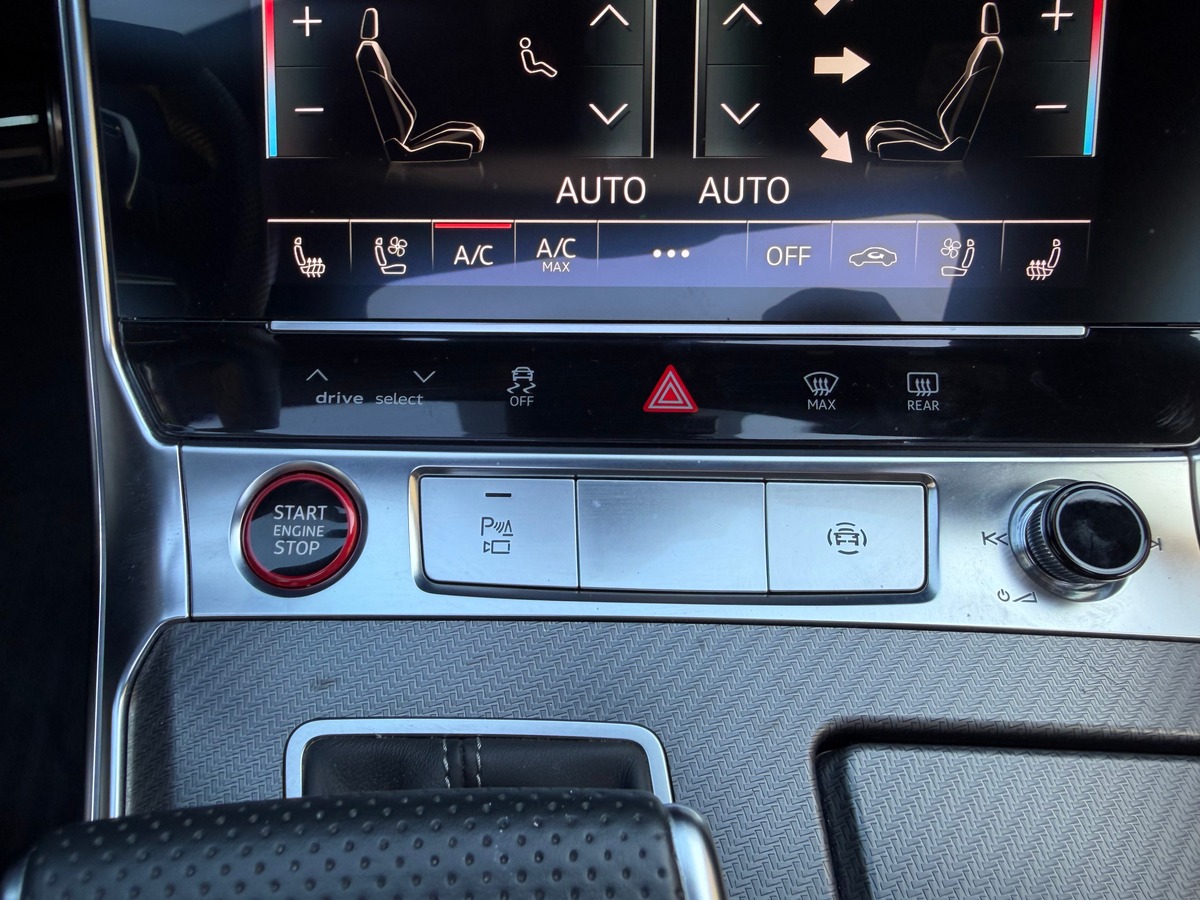 Audi RS6 Avant C8 4.0 V8 600ch FREIN CERAMIQUE / TOIT PANORAMIQUE / SIEGE AV CHAUFFANT VENTILE