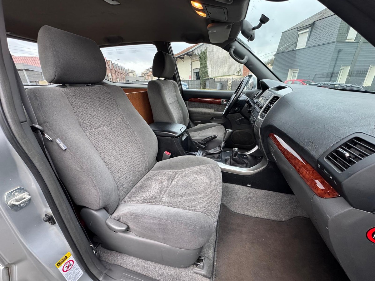 Toyota Land Cruiser KDJ125 D4-D 166 3 portes - Francais