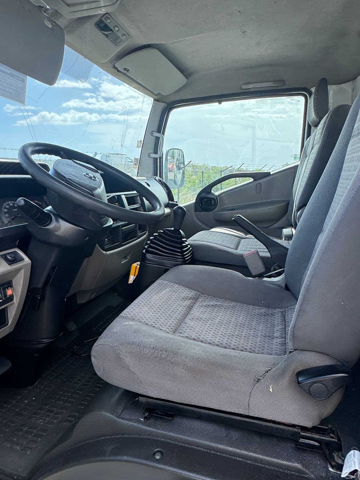 Nissan Cabstar BENNE VENDU EN ETAT PARE-BRISE A CHANGER SPORT AUTO