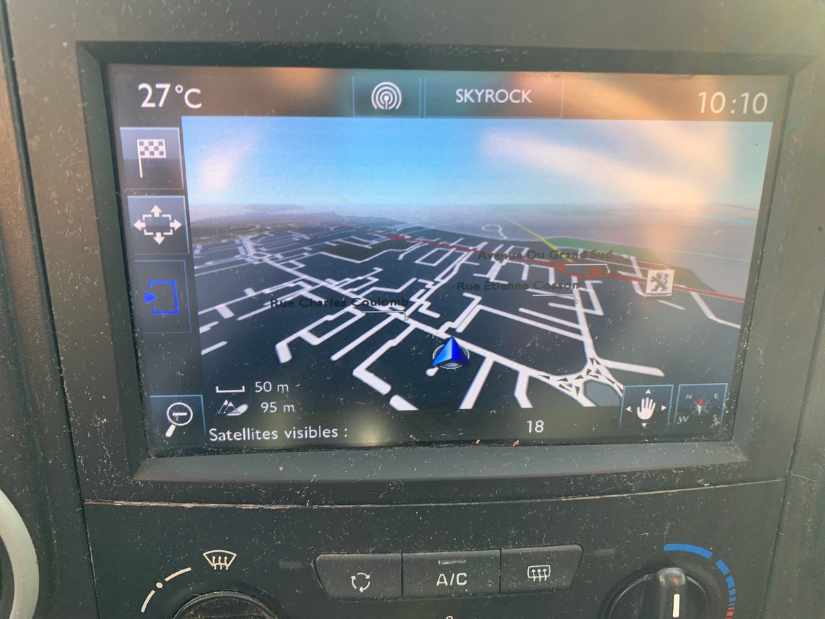 Peugeot Partner 100 ch | 5 Places | GPS | Climatisation | Attelage | Roue secours | Apple car play