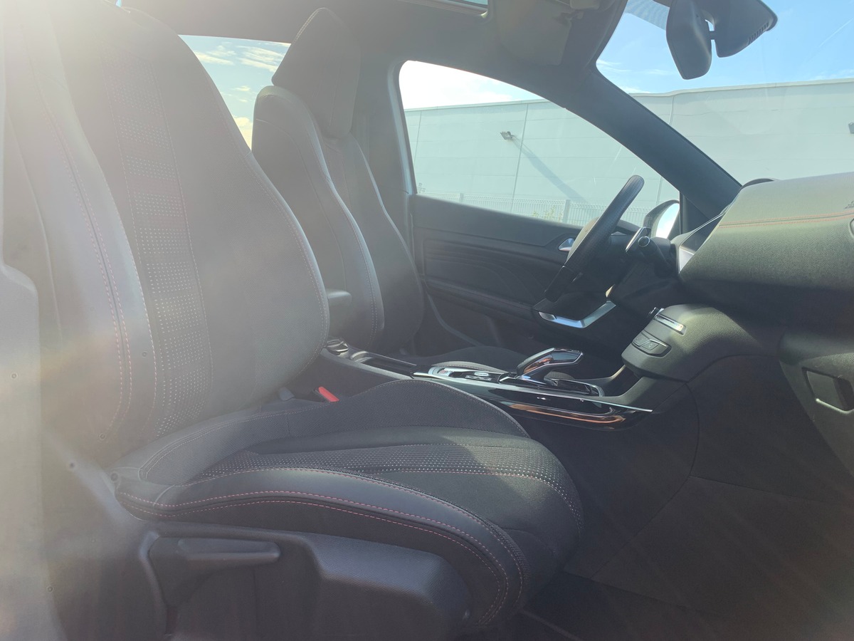 Peugeot 308 130 ch | GT Line | Toit panoramique | Apple car play | Avertisseur angles morts | Radars