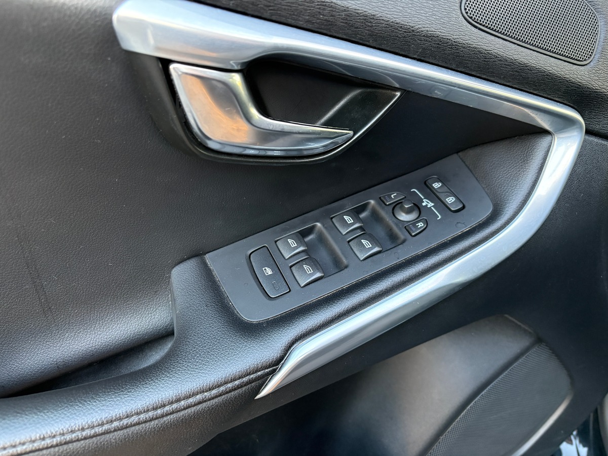 Volvo V40 D2 SUMMUM - 115CH - ENTRETIEN COMPLET