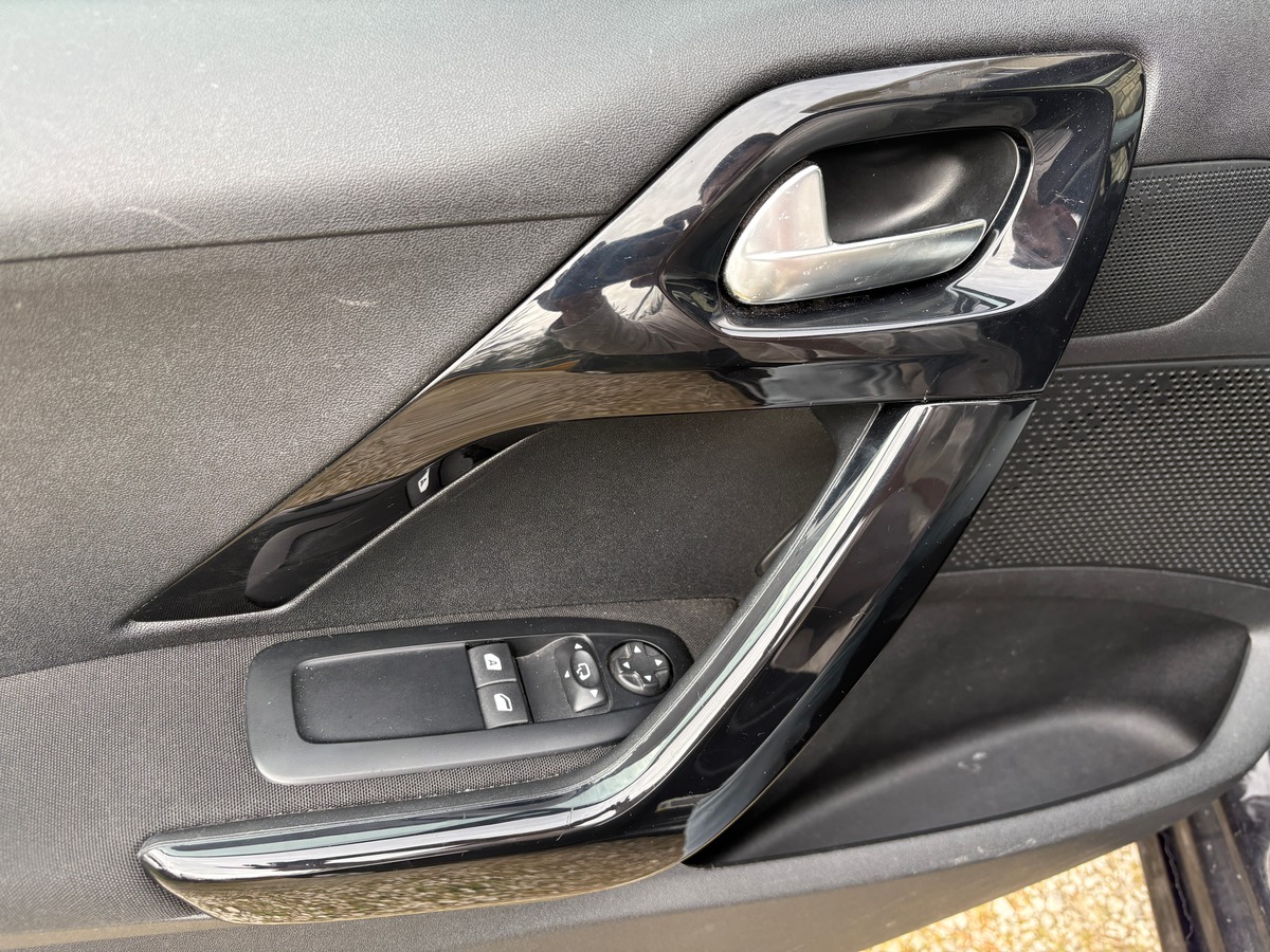 Peugeot 208 VTI - 82CH - STYLE