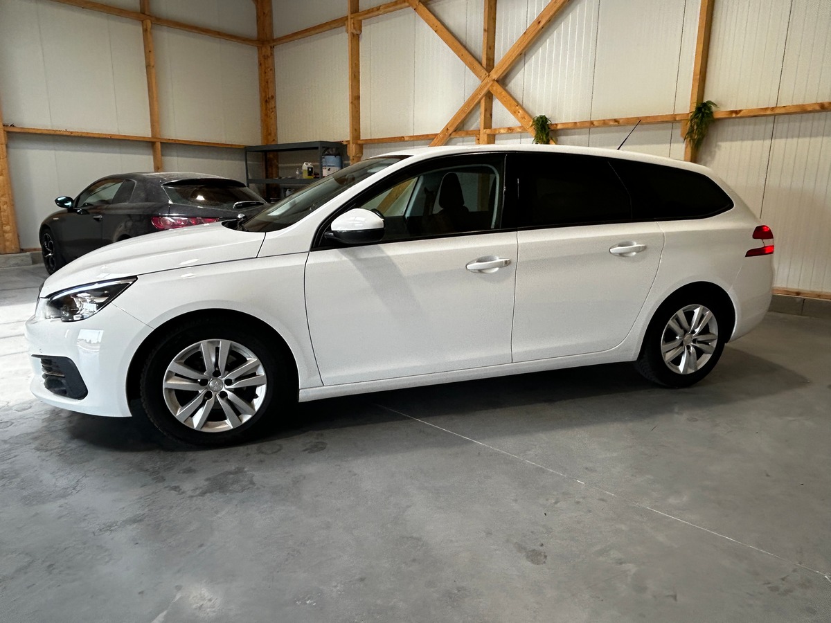 Peugeot 308 SW Phase II 1.5 BlueHDi 100 cv / DISTRIBUTION ET VIDANGE OK / GARANTIE