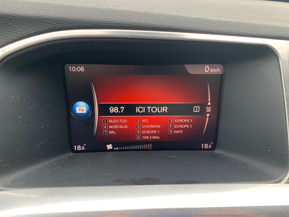 Volvo S60 150 ch | R-design | Attelage amovible | Régulateur vitesse | Radar stationnement arriére