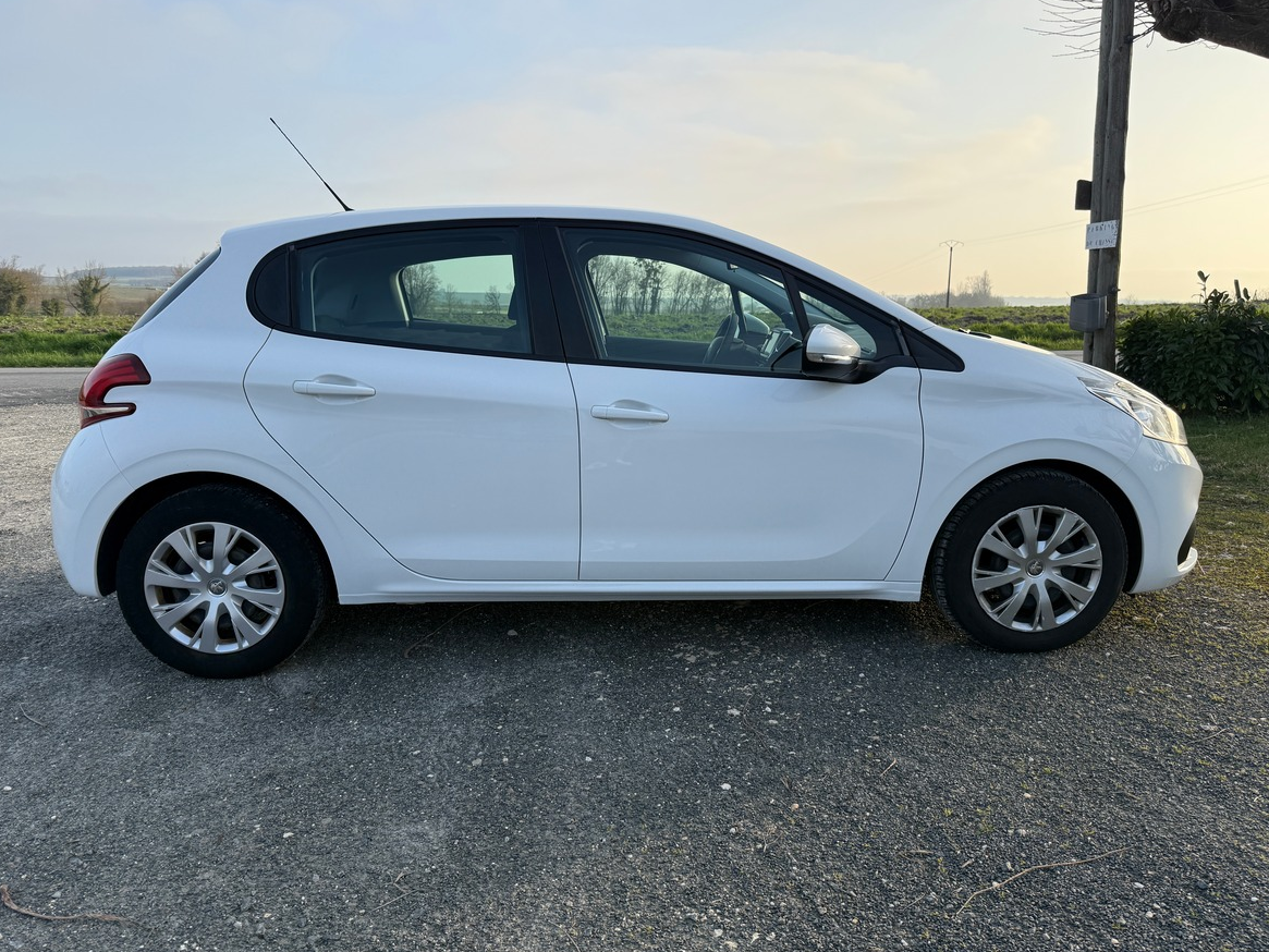 Peugeot 208 AFFAIRE 1.6 BLUEHDI 100 PACK CLIM NAV - TVA RÉCUPÉRABLE