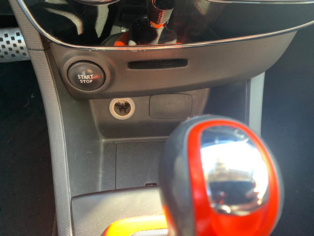 RENAULT Clio IV 200 ch | RS | Jaune Sirius | Révision complète en 03/2025 | Palettes au volant
