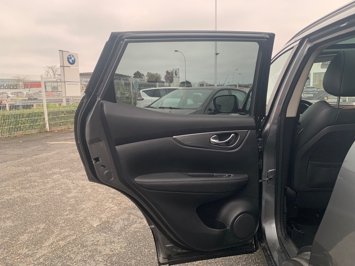 Nissan Qashqai 130 ch | Tekna | Toit Panoramique | Caméra 360° | GPS | Attelage | Barres de Toit