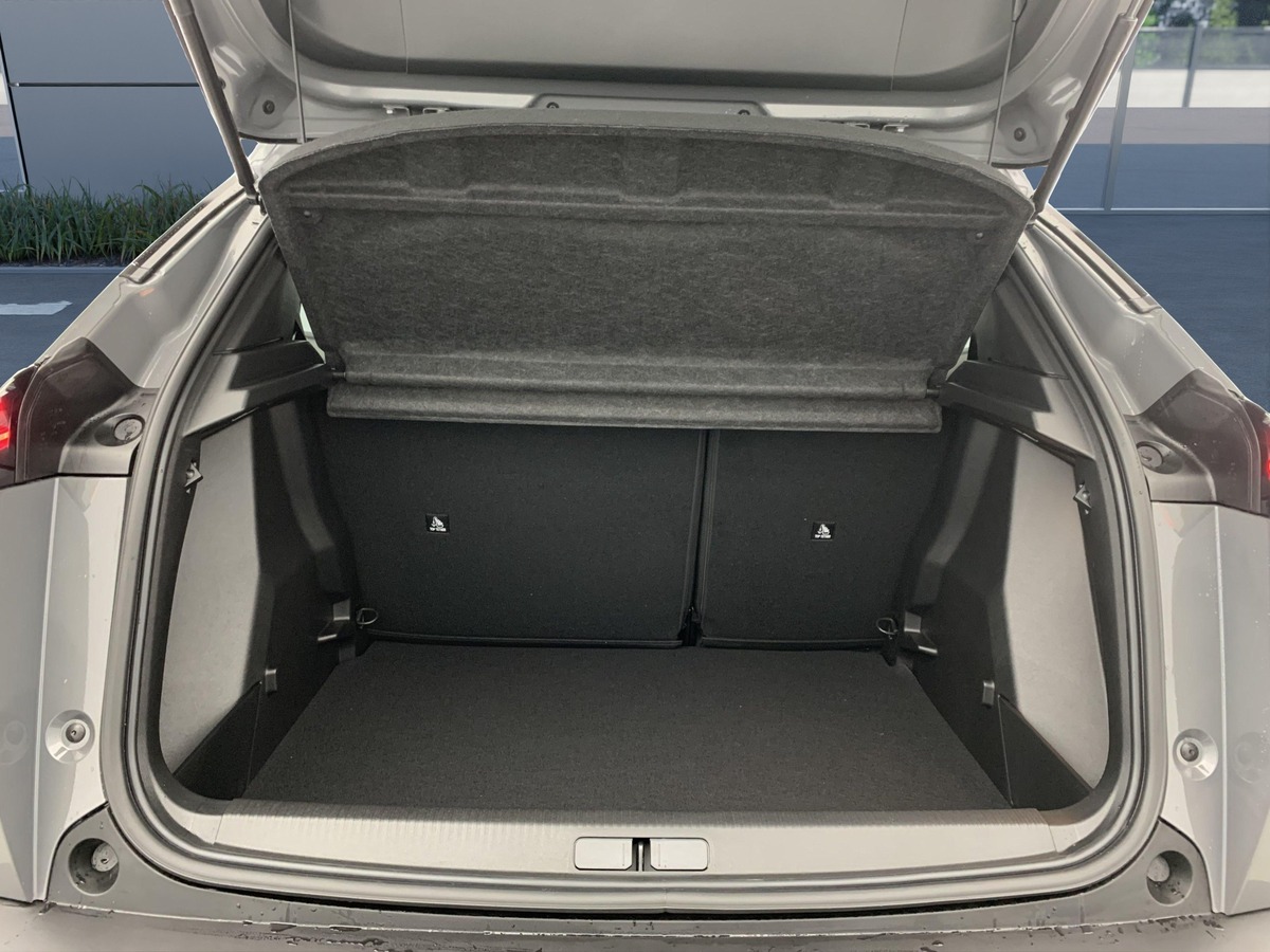 Peugeot 2008 NOUVEAU HYBRID 145 E-DCS6 ALLURE