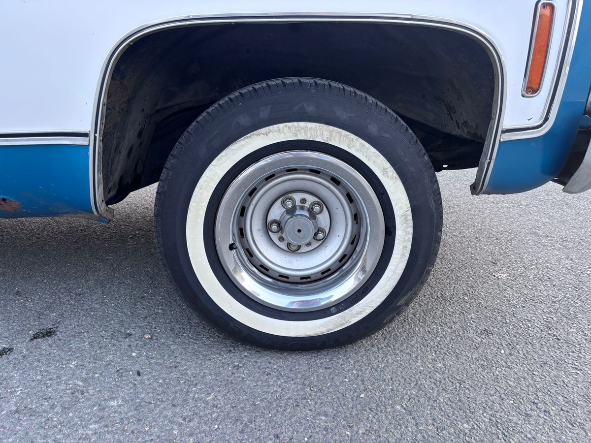 Chevrolet Suburban 7.4 V8 454 (C/R) - Français - CG Collection